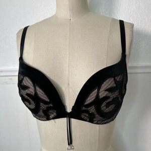 VS Victorias Secret Very Sexy black velvet bra Y2K statement piece 34C